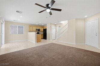 8208 W Wildwood Glen Dr in Las Vegas, NV - Building Photo - Building Photo