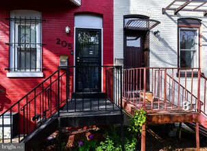 205 Bates St NW in Washington, DC - Foto de edificio - Building Photo