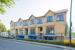 1240 17 Av NW in Calgary, AB - Building Photo
