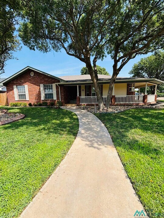 2328 Hammond Blvd in Clovis, NM - Building Photo