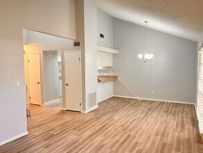 5101 Dunsmuir Rd in Bakersfield, CA - Building Photo - Building Photo