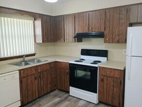 958 Village Dr in Brooksville, FL - Building Photo - Building Photo