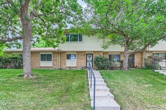 1202 S Troy St in Aurora, CO - Building Photo - Building Photo