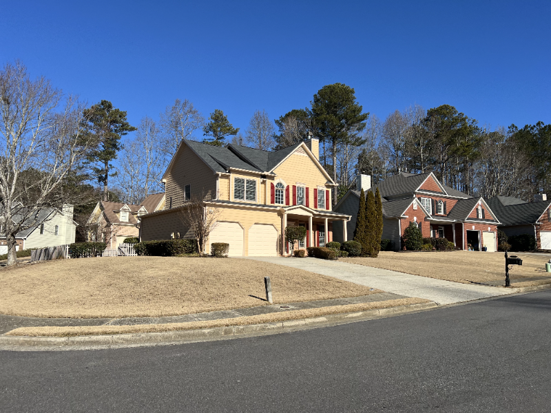 2225 Monroe Dr in Alpharetta, GA - Building Photo