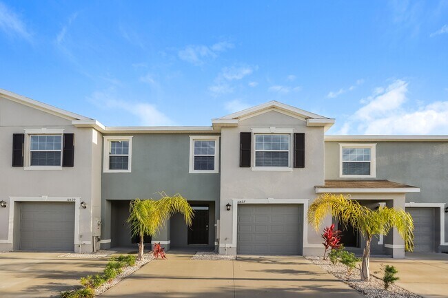 property at 11827 Mountain Retreat Ln
