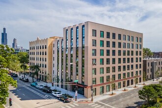 Warren Apartments in Chicago, IL - Foto de edificio - Building Photo