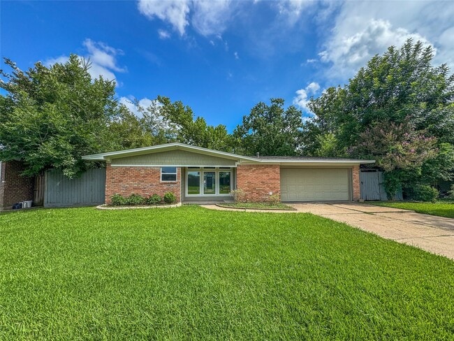 2309 Bayou Dr in League City, TX - Building Photo - Building Photo