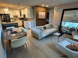 1423 Holly Heights Dr in Fort Lauderdale, FL - Building Photo