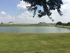 10730 Sea Myrtle Dr in Houston, TX - Foto de edificio - Building Photo