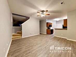 5725 Shining Oak Ln in Charlotte, NC - Building Photo - Building Photo