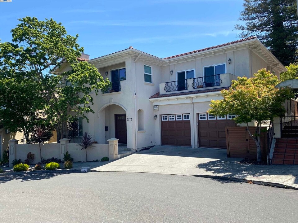 5712 Buena Vista Ave in Oakland, CA - Building Photo