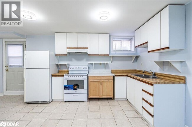 66 Carley Crescent in Barrie, ON - Building Photo - Building Photo