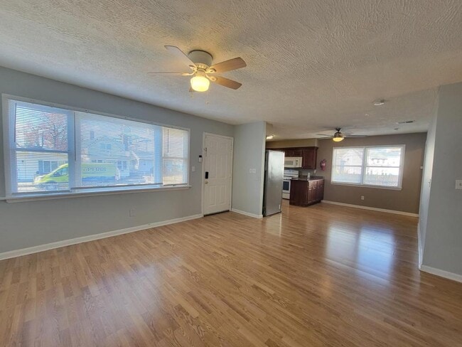 62 Seabreeze Way in Keansburg, NJ - Building Photo - Building Photo