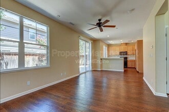 453 Tulip Ct in Brentwood, CA - Foto de edificio - Building Photo