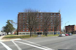 Christos Kalivas Apartments in Manchester, NH - Foto de edificio - Building Photo