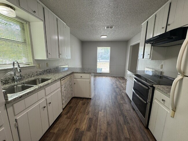 920 Mesquite St in Stephenville, TX - Building Photo - Building Photo