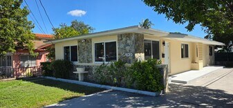 21 NW 32nd Ct in Miami, FL - Building Photo