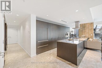 180-3180 University Ave in Toronto, ON - Building Photo - Building Photo