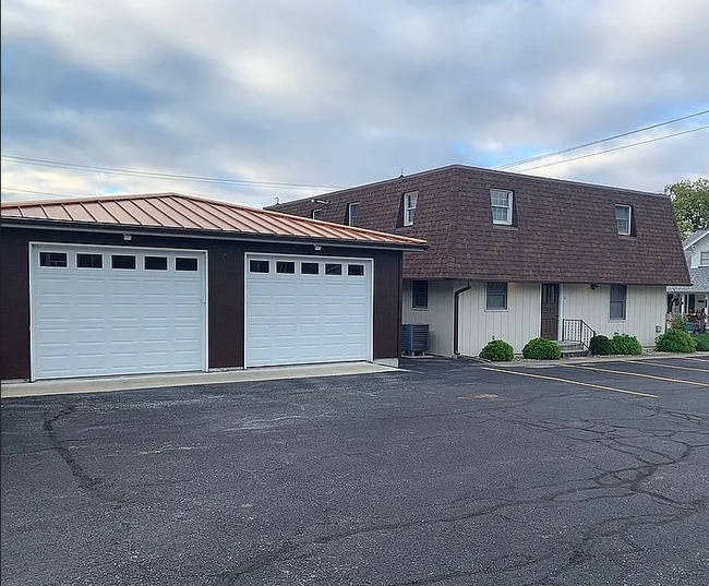 617 4th St, Unit 3 in Charleston, IL - Building Photo - Building Photo