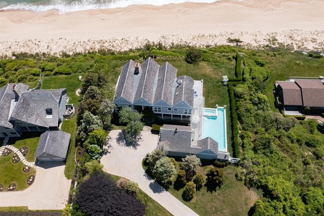 390 Old Montauk Hwy in Montauk, NY - Building Photo - Building Photo