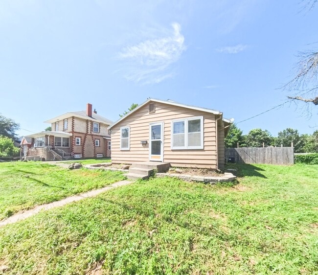 1218 Greene St in Adel, IA - Building Photo - Building Photo