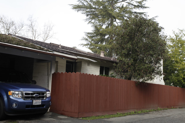 Casa Walnut in Lafayette, CA - Foto de edificio - Building Photo