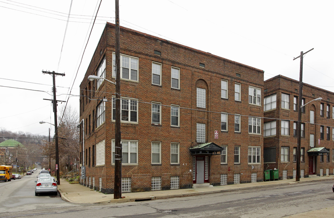 Rippey Court in Pittsburgh, PA - Building Photo