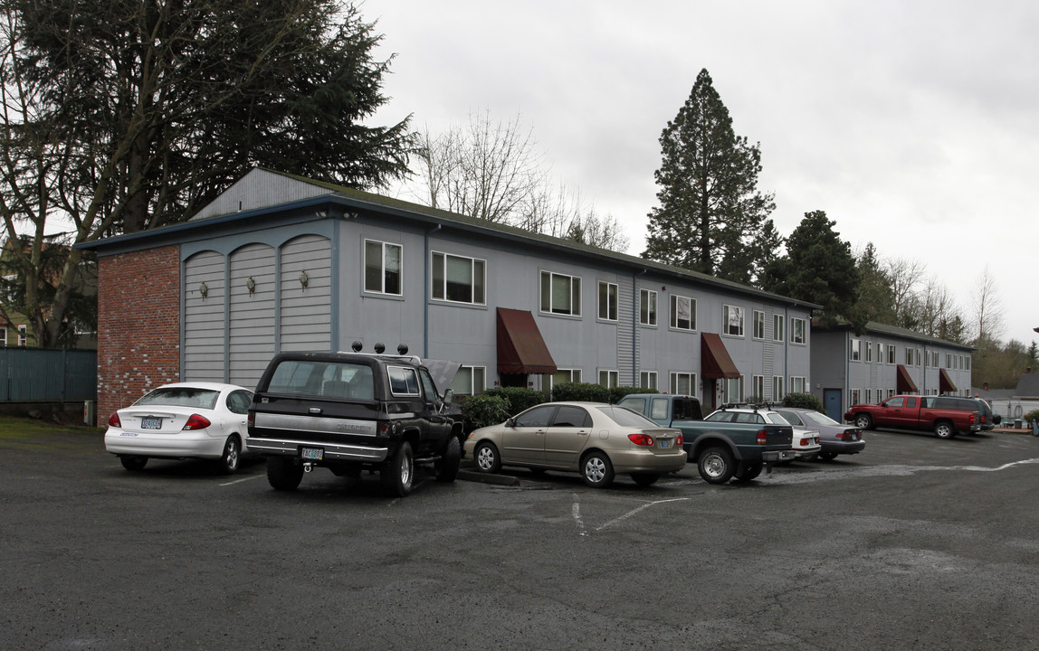 Asher Park Apartments in Tigard, OR - Building Photo