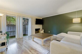 7707 Meadow Park Dr in Dallas, TX - Building Photo - Building Photo