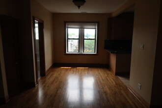 2838 N Francisco Ave in Chicago, IL - Foto de edificio - Building Photo