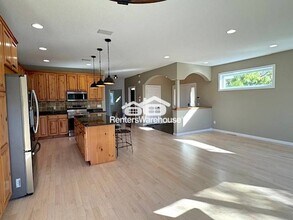 771 Hamel Rd in Medina, MN - Building Photo - Building Photo