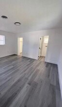 275 NE 173rd St in North Miami Beach, FL - Building Photo - Building Photo