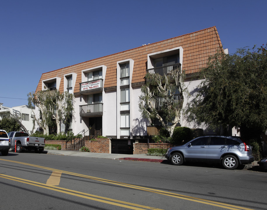 Villa Toluca in North Hollywood, CA - Building Photo