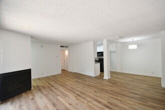 12245 Chandler Blvd in Los Angeles, CA - Building Photo - Building Photo