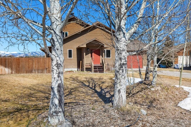 property at 708 Palisades Dr