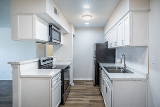 The Bowery Apartments in Memphis, TN - Building Photo - Interior Photo