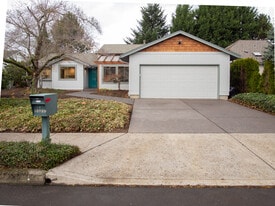 15729 NE Fremont St in Portland, OR - Building Photo