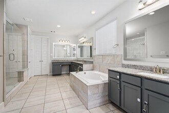 927 W Lacey Garden Loop in Houston, TX - Building Photo - Building Photo