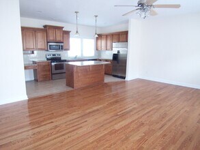 537 E Hall Ln in Savannah, GA - Foto de edificio - Building Photo