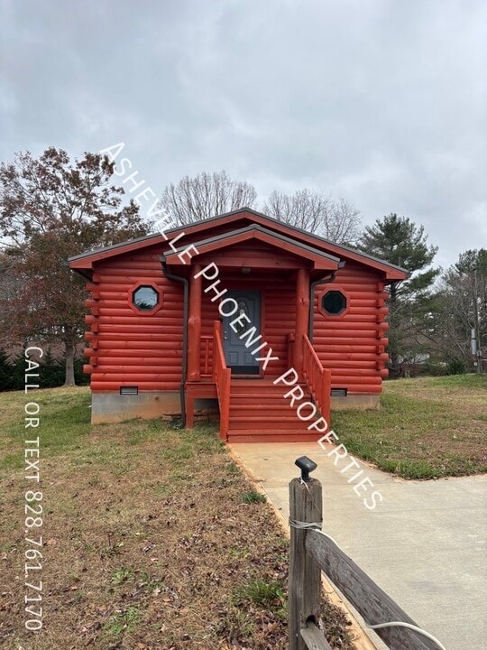 123 Macedonia Rd in Asheville, NC - Foto de edificio