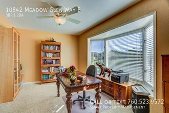 10842 Meadow Glen Way E in Escondido, CA - Foto de edificio - Building Photo