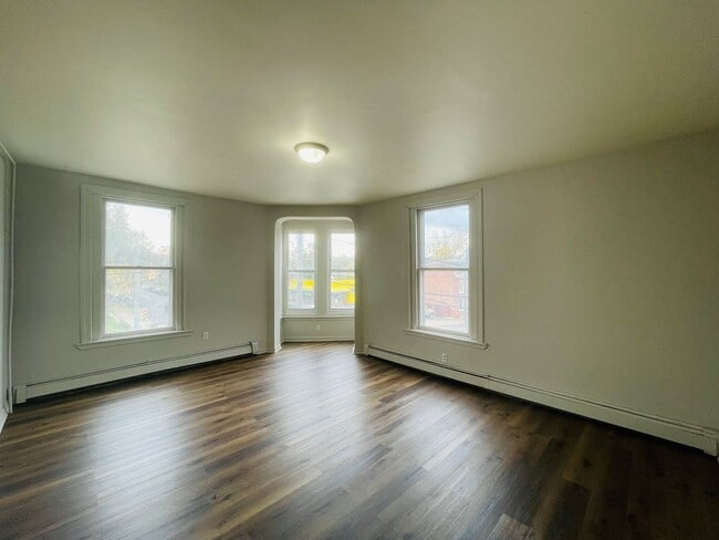 property at 201 E Cottage Pl