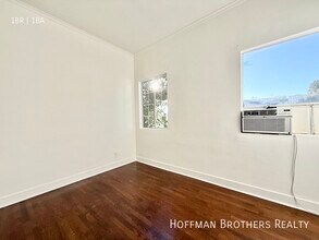 5447 1/2 Harold Way in Los Angeles, CA - Building Photo - Building Photo