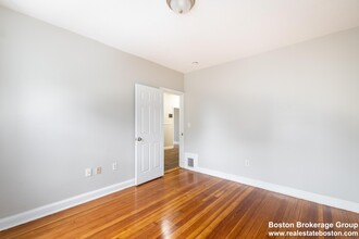 17 Cawfield St, Unit 2 in Boston, MA - Building Photo - Building Photo