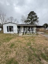 303 Springdale Rd in Gadsden, AL - Building Photo