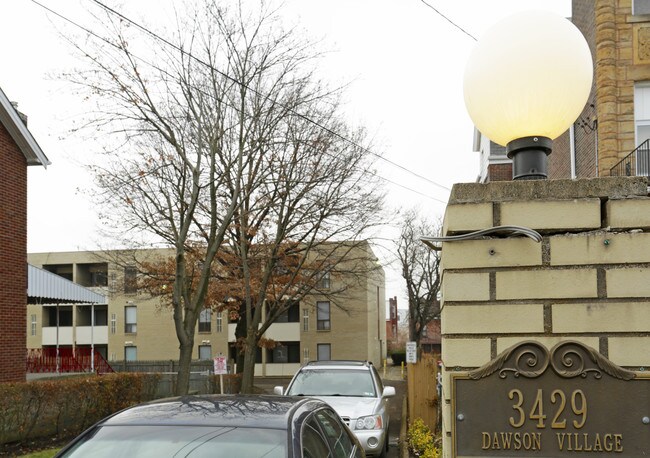 Dawson Village Apartments in Pittsburgh, PA - Foto de edificio - Building Photo