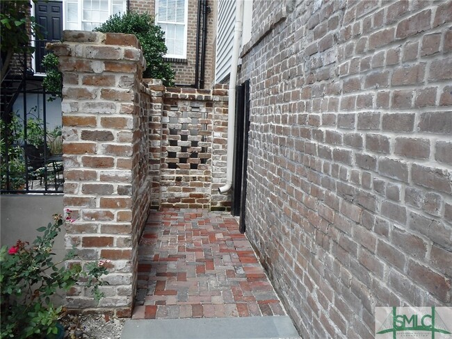 113 W Gaston St in Savannah, GA - Foto de edificio - Building Photo
