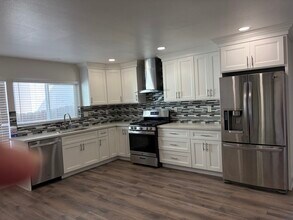 10242 Kamwood Pl in San Diego, CA - Building Photo - Building Photo