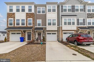 10939 Drummond Pl in Waldorf, MD - Building Photo