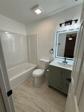 2604 Hidden Lake Dr N in Sarasota, FL - Building Photo - Building Photo